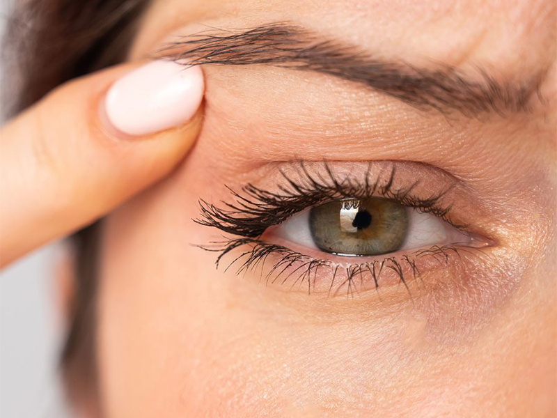 بررسی دلایل پرش پلک چشم و راهکارهای درمانی